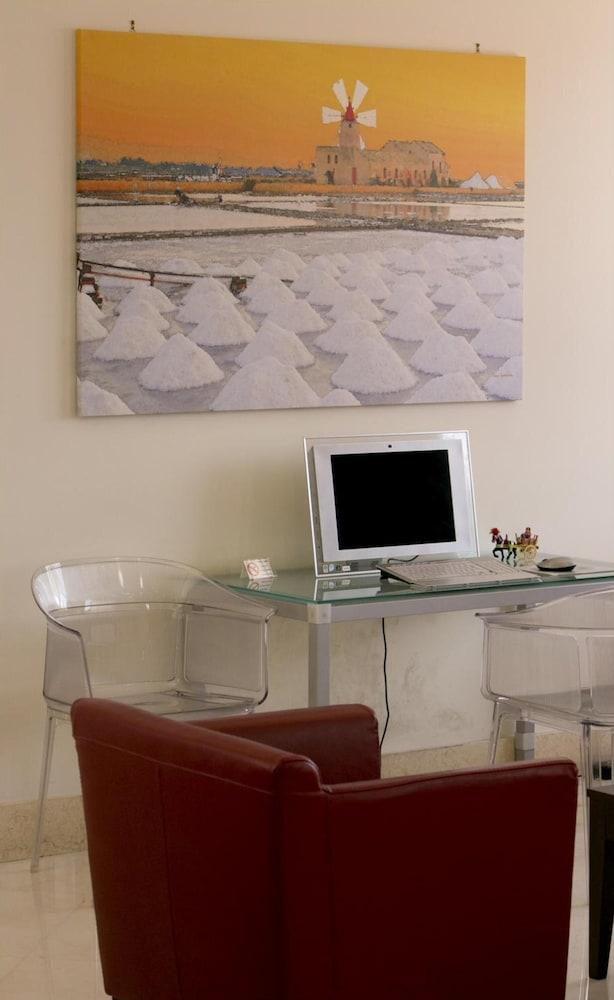 Hotel Tiziano Trapani Ngoại thất bức ảnh
